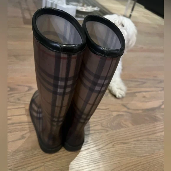 Perfect rain boots - Picture 3 of 7